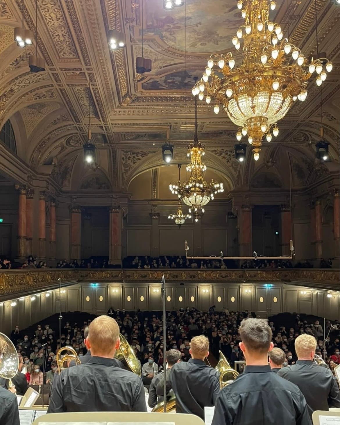 Blick von der Bühne in den Grossen Saal der Tonhalle Zürich während eines Konzerts